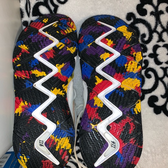 Kyrie 4 NCAA March Madness - Picture 2 of 2